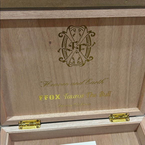 PROMETHEUS FFOX TAUROS THE BULL cigar humidor 2020 Limited Edition Fuente Opus X - Picture 10 of 12